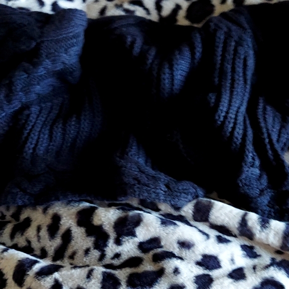 Polo Set of Snood and Classic Pom Pom Hat - Picture 11 of 11